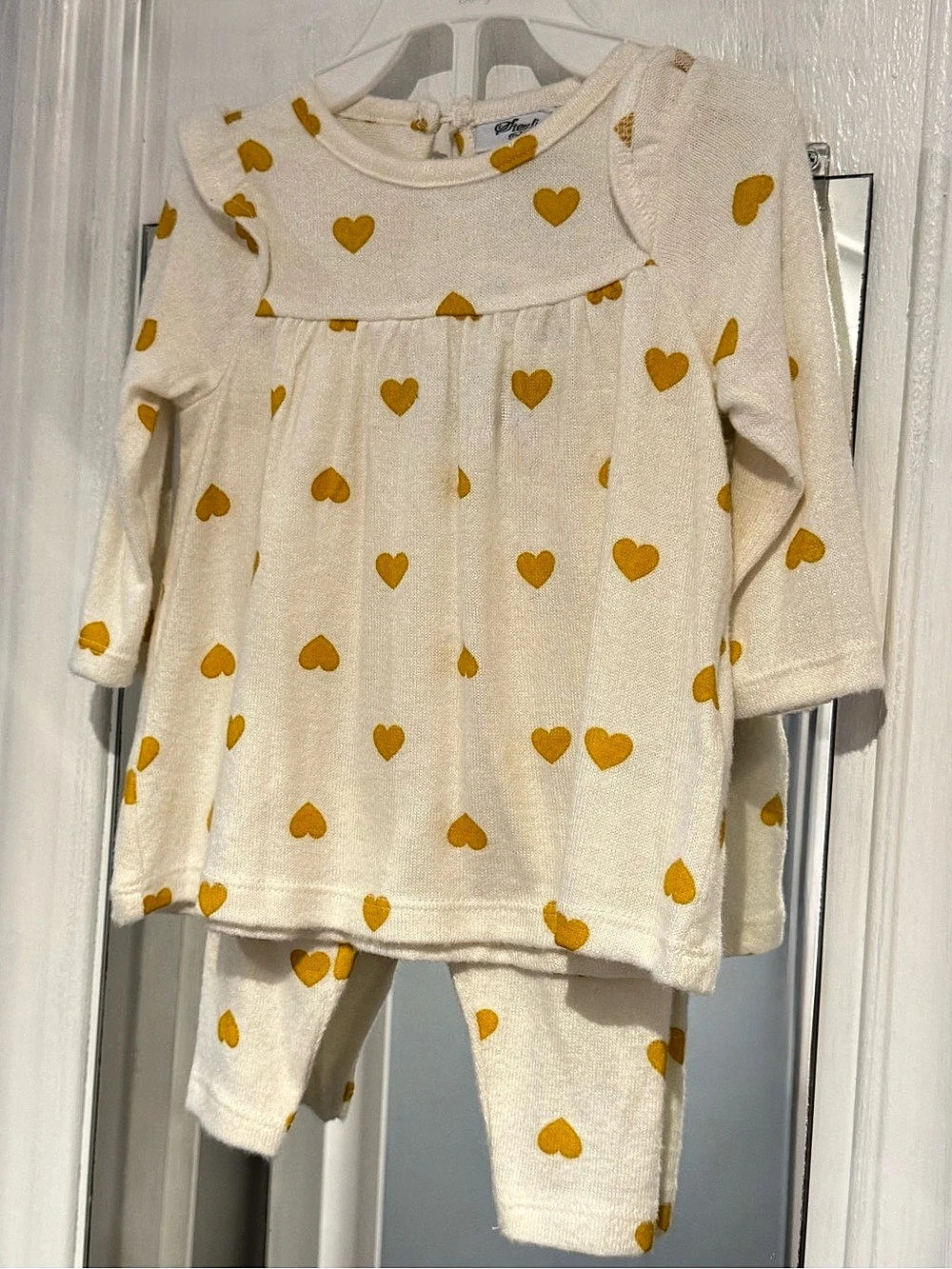 NWT Sterling Baby set includes a soft long-sleeve top/tunic & leggings 6mo
